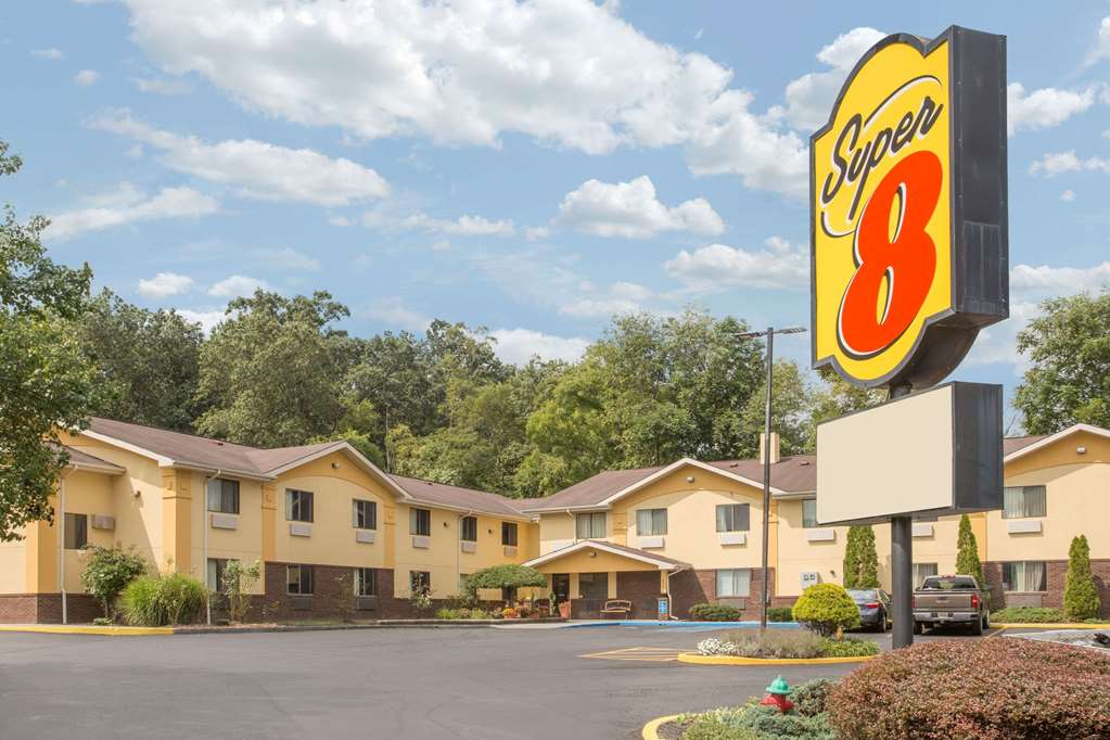 Super 8 by Wyndham Radford VA - photo 2