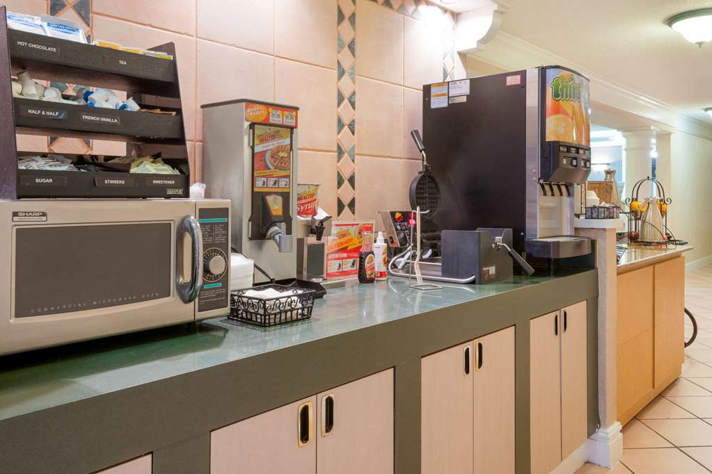 La Quinta Inn by Wyndham Farmington - photo 27