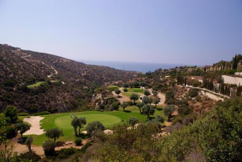 5 bedroom Villa Rio with large private pool and hot tub Aphrodite Hills Resort