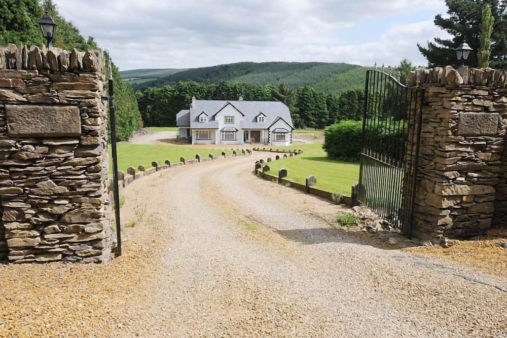 Stoops Guesthouse — 4-Star Luxury Hotel in Carnew, Republic of Ireland
