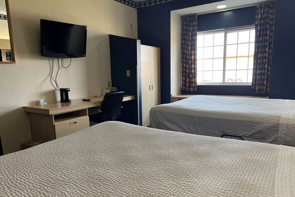 Days Inn & Suites by Wyndham Hutchinson - photo 20