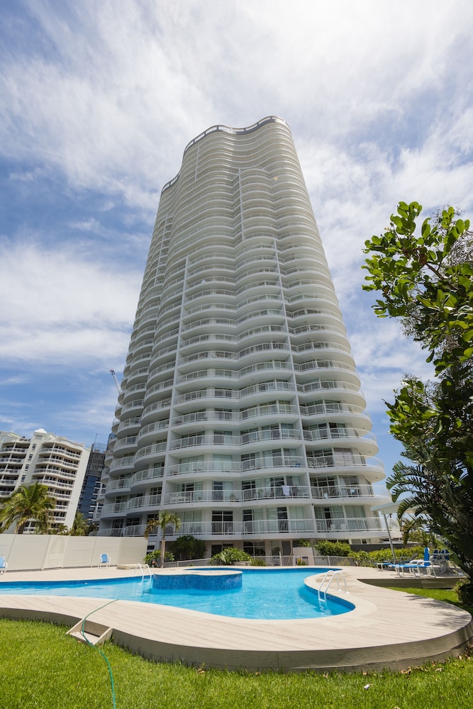 Burleigh Surf Apartments — 4-Star Luxury Hotel in Gold Coast, Australia