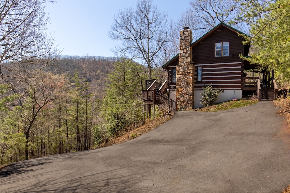 Mountain Vintage — Sevierville — photo 3