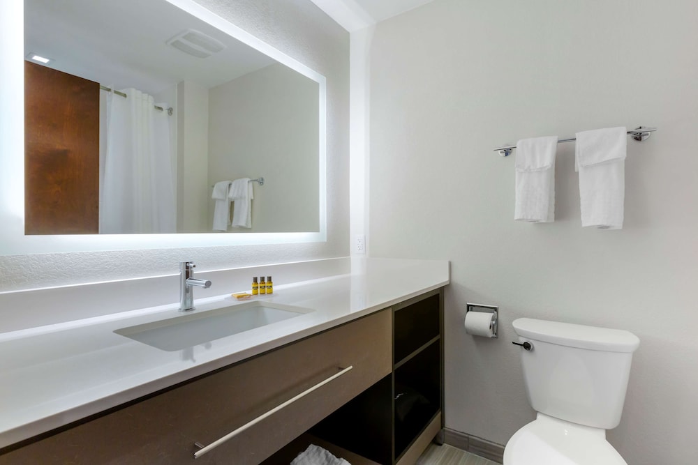Best Western Plus Executive Residency Phoenix North Happy Valley - photo 45
