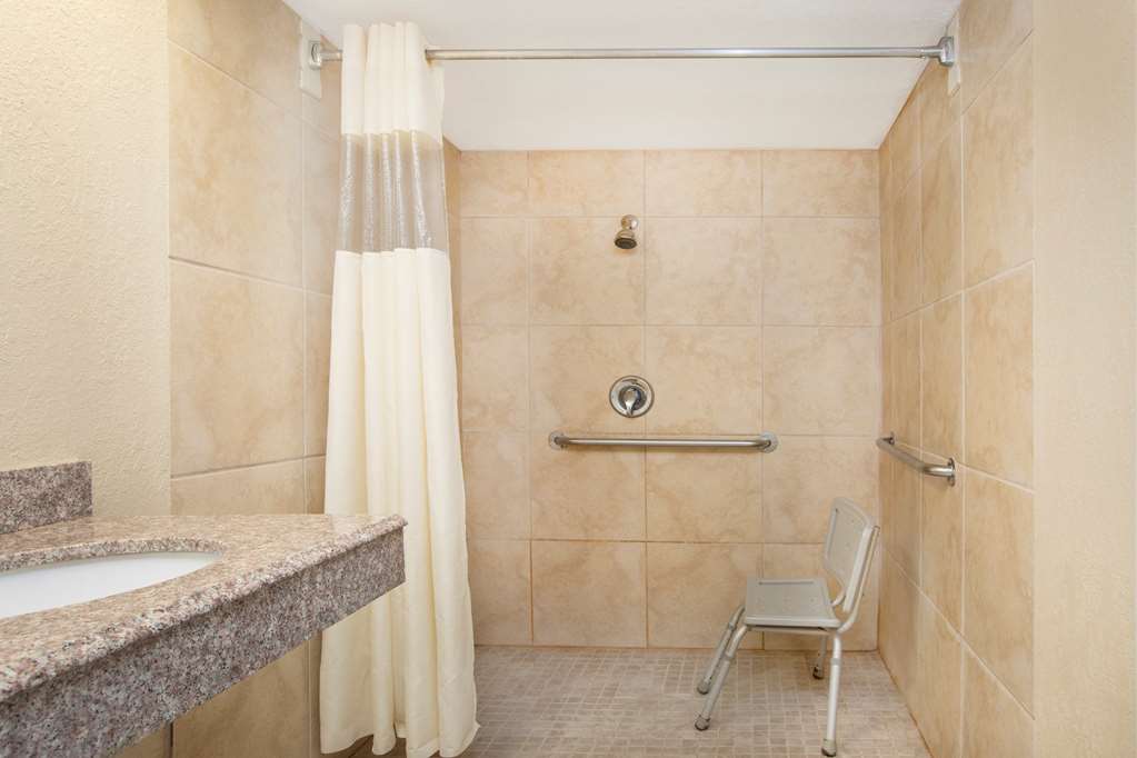 Super 8 by Wyndham San Antonio at I 10 - photo 7