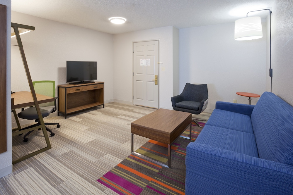 Holiday Inn Express & Suites Minneapolis West End by IHG - photo 9