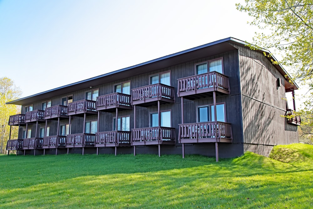 Lake Fanny Hooe Resort 2 Bed With Balcony #12 1 Bedroom Hotel Room by RedAwning - featured photo