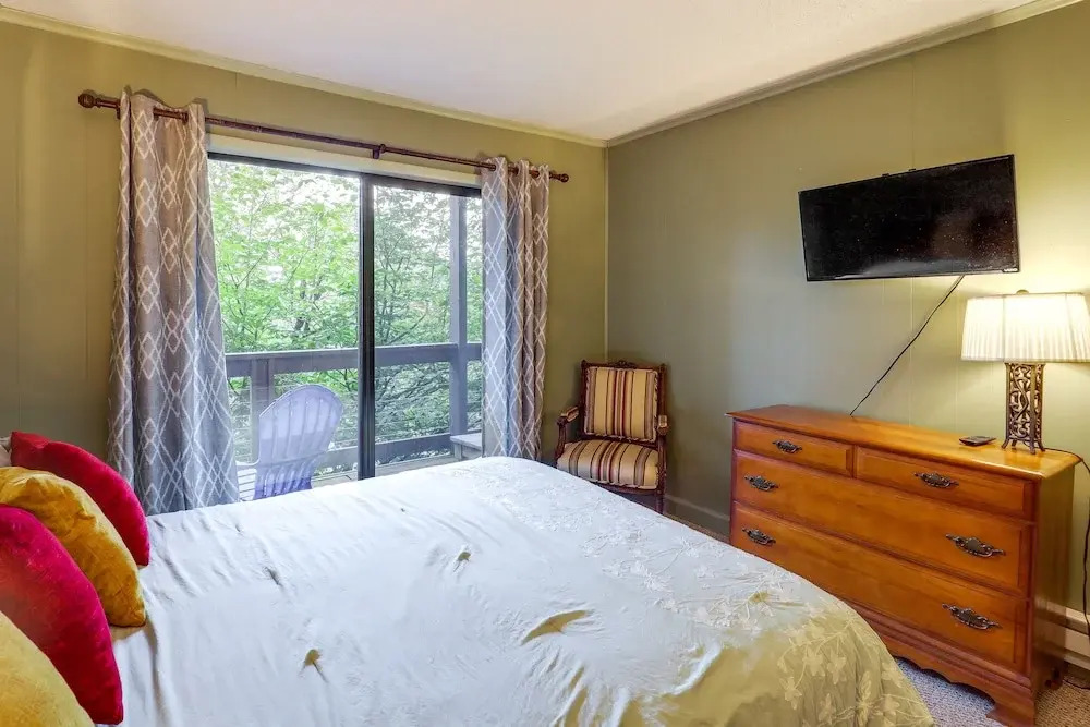 Walk to Slopes Pet Friendly Beech Mtn Condo — 4-Star Luxury Hotel in Banner Elk, United States