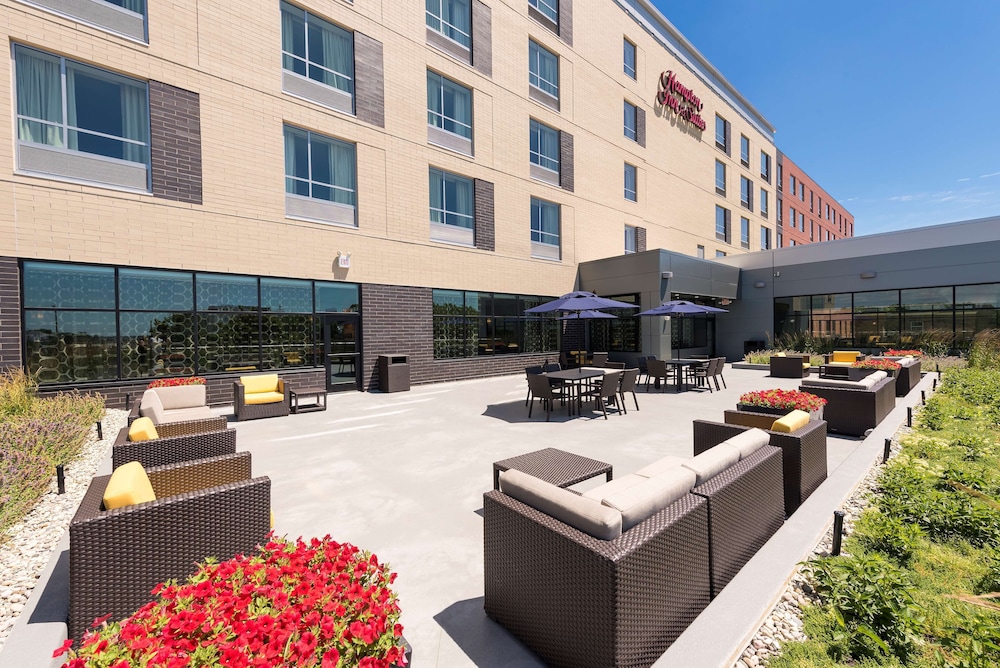Hampton Inn & Suites Grand Rapids Downtown - photo 35