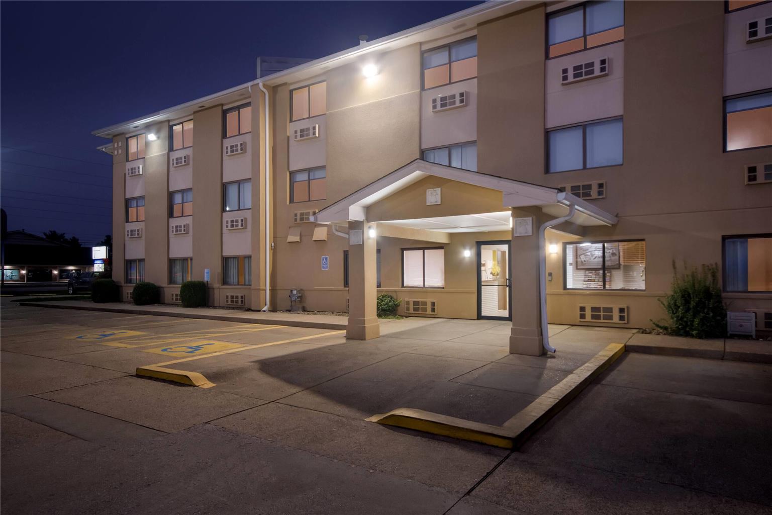 Super 8 by Wyndham Evansville East - photo 7