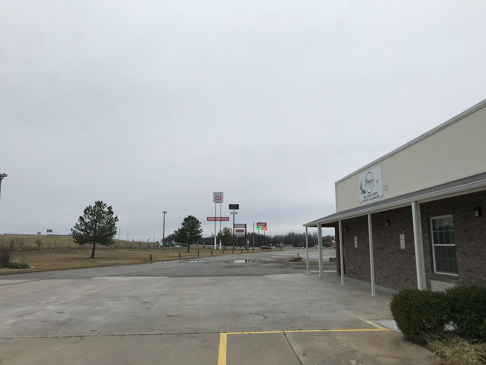 Walnut Inn Motel - photo 16