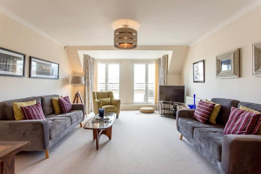 JOIVY Inviting Apartment near Leith Walk — 4-Star Luxury Hotel in Edinburgh, United Kingdom