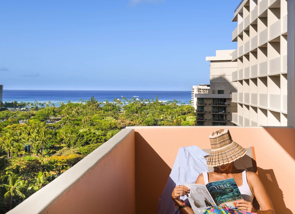 Romer Waikiki at the Ambassador - featured photo