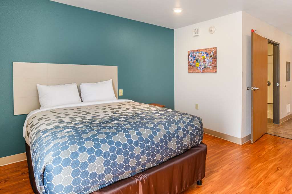 Econo Lodge Hammond - photo 13