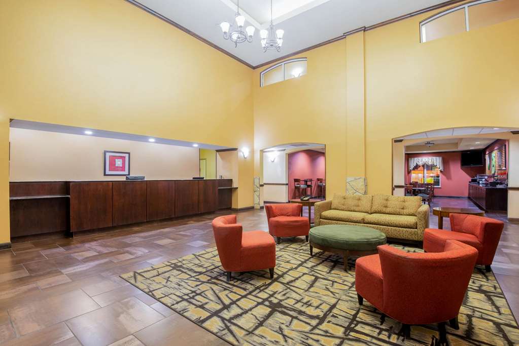 La Quinta Inn & Suites by Wyndham Eastland - photo 6
