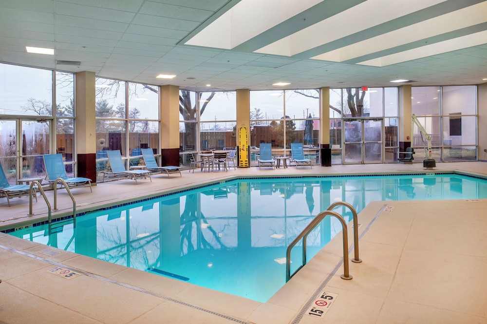Embassy Suites by Hilton St. Louis Airport - photo 36