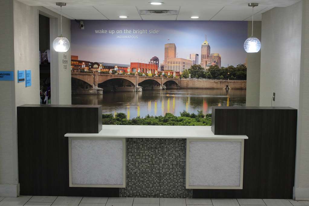 La Quinta Inn & Suites by Wyndham Indianapolis Downtown - photo 2
