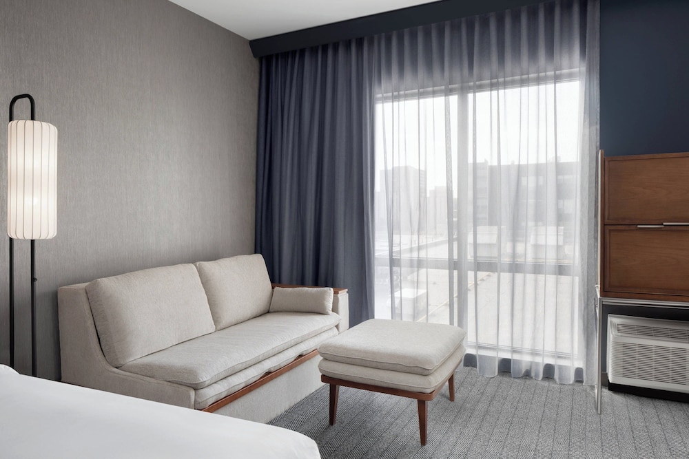 Courtyard by Marriott Lansing Downtown - photo 14