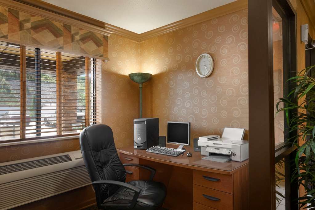 Super 8 by Wyndham Peoria East - photo 18
