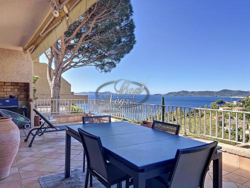 Magnifique appartement moderne en duplex 4 personnes avec terrasse et chambres vue mer à la Fossette Le Lavandou — 4-Star Luxury Hotel in Le Lavandou, France