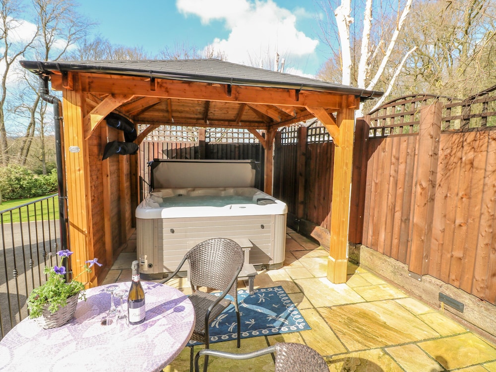 Bluebell Cottage — 4-Star Luxury Hotel in Alfreton, United Kingdom