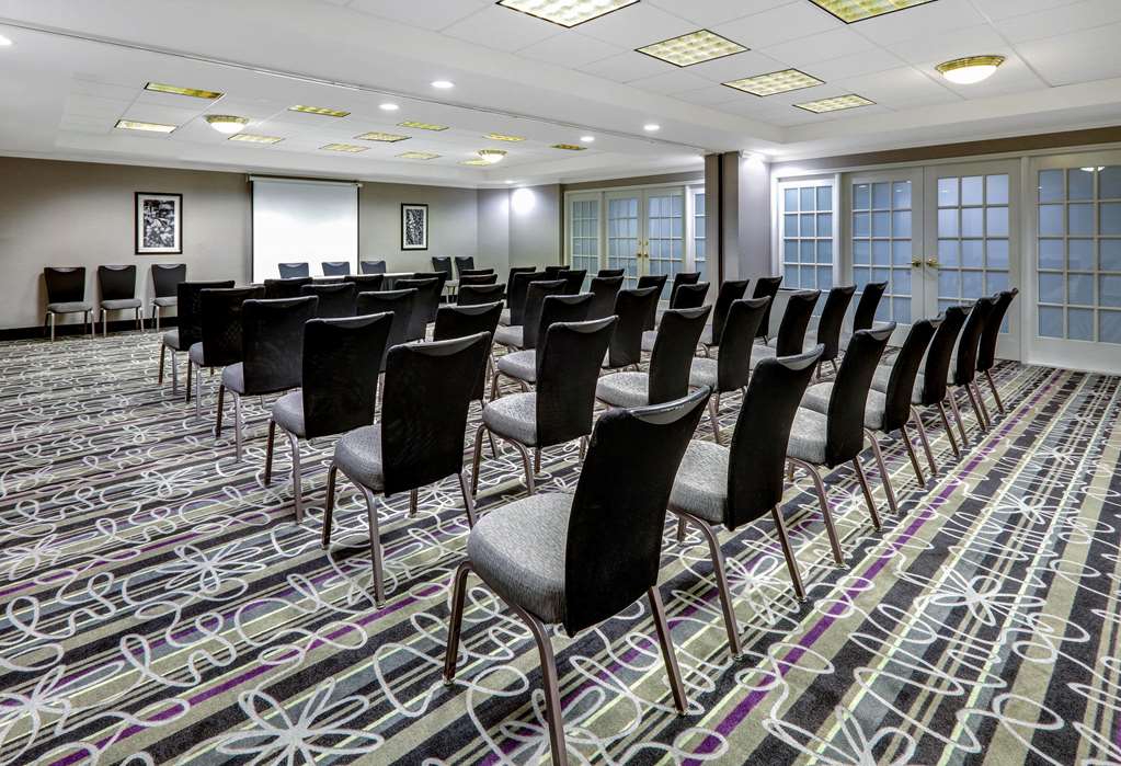La Quinta Inn & Suites by Wyndham Dallas Addison Galleria - photo 23