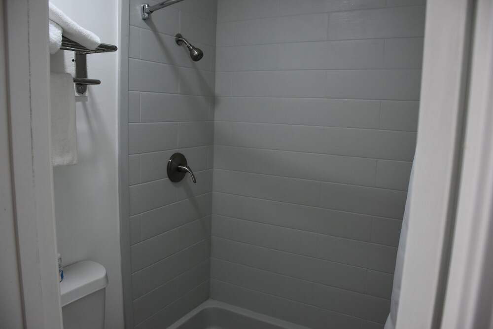 Destin Inn and Suites - photo 39