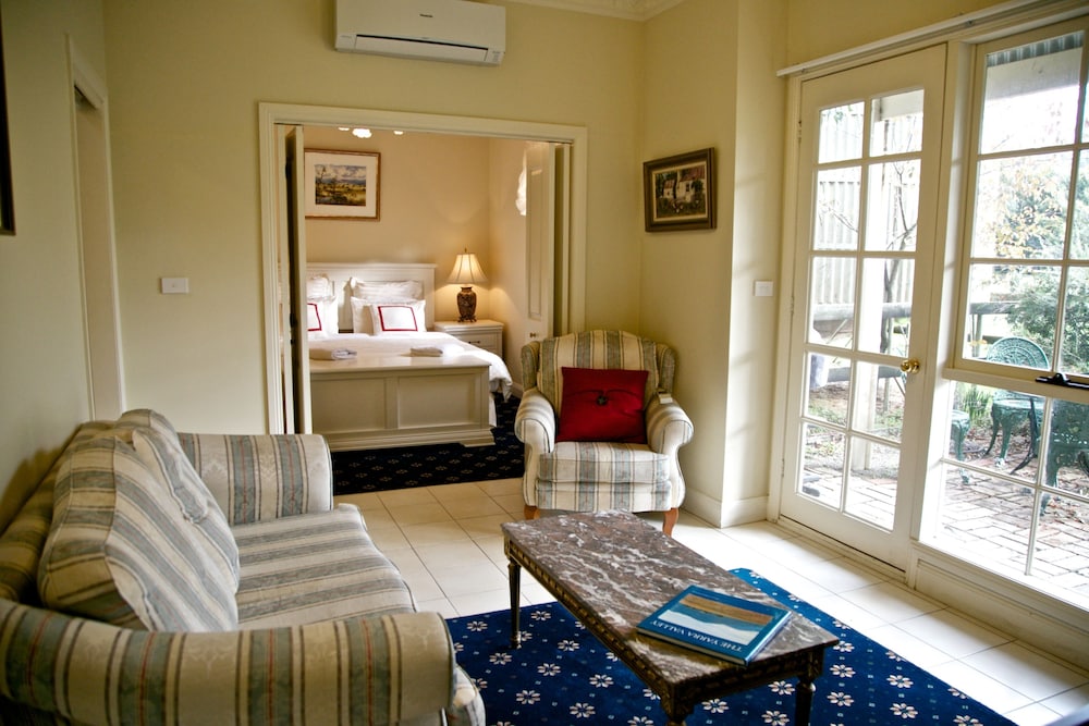 Holly Lane Mews — 4-Star Luxury Hotel in Yarra Glen, Australia