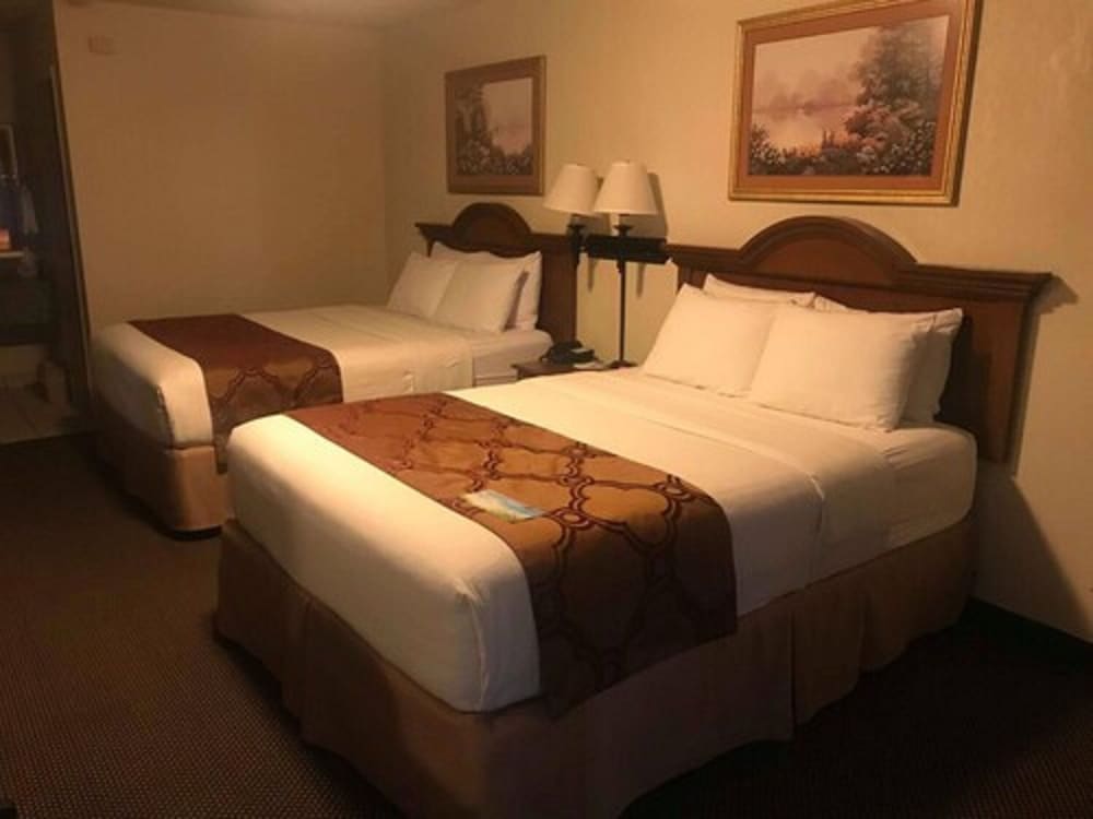 Days Inn by Wyndham Abilene - photo 11