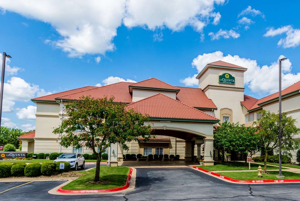 La Quinta Inn & Suites by Wyndham Bentonville - featured photo