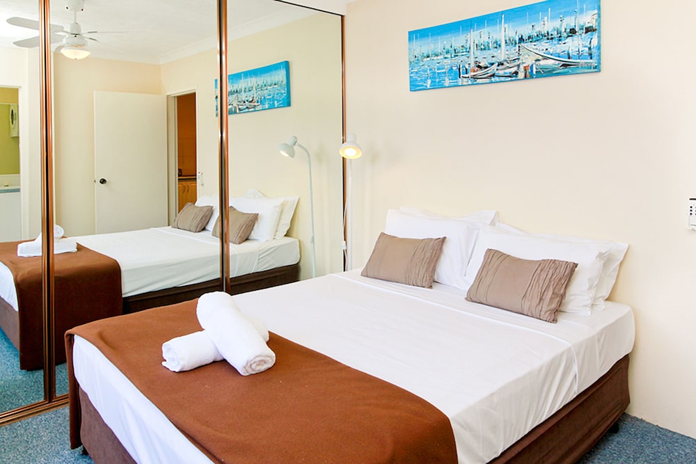 Aussie Resort - carbon neutral hotel in Burleigh Heads