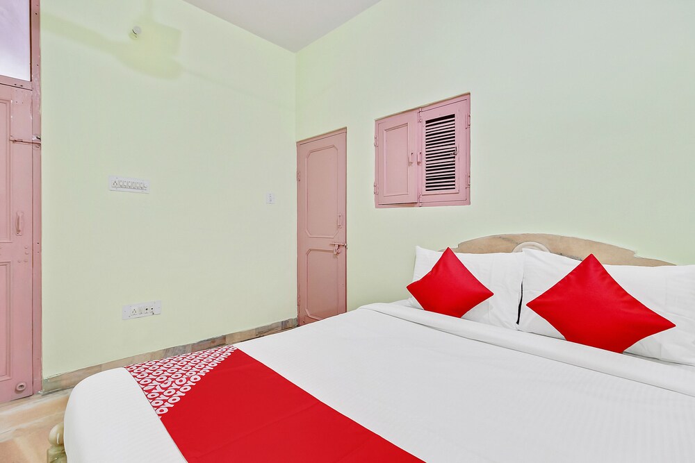 Hotel Red Tomato by Oyo Rooms