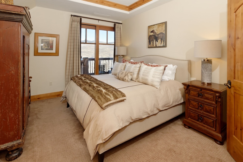 Colorado Lodge at the Ritz Carlton — 4-Star Luxury Hotel in Avon, United States