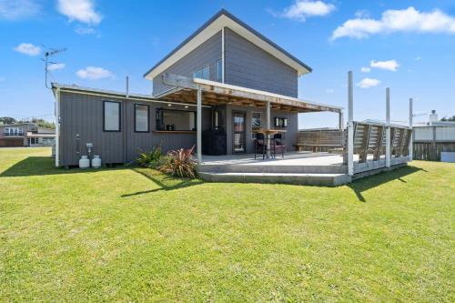 Coastal Comfort Foxton Beach Holiday Home — 4-Star Luxury Hotel in Foxton, New Zealand