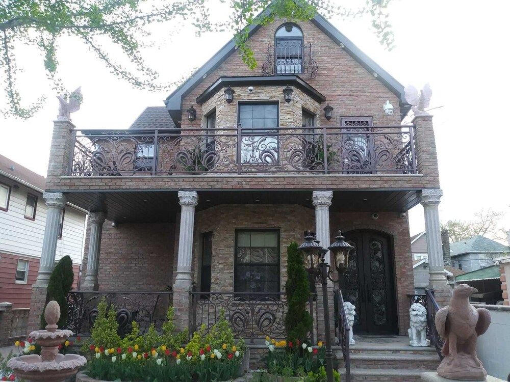 East 42nd Mansion in Brooklyn, United States