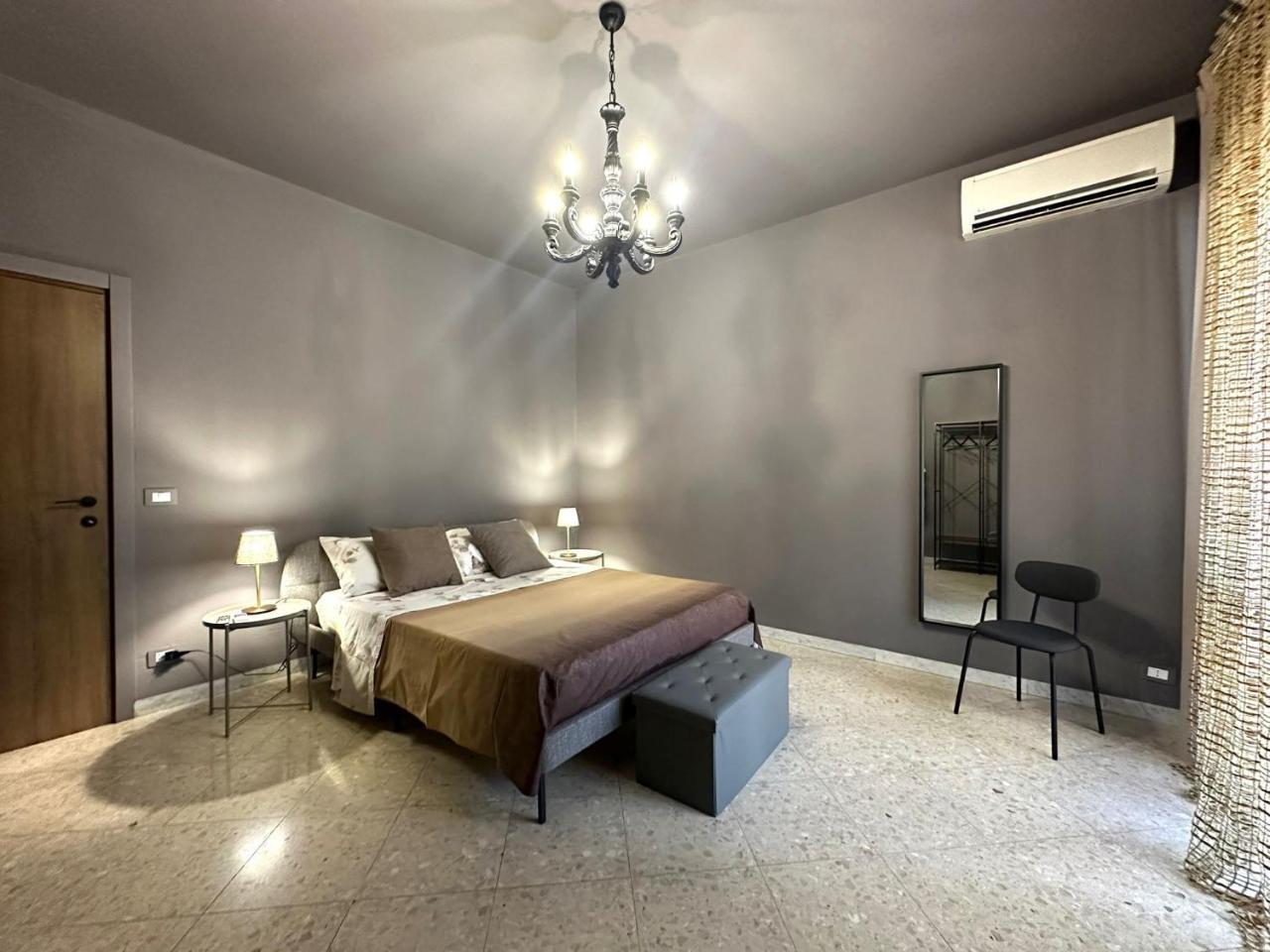 Nicodemo12 & Posto Auto — 4-Star Luxury Hotel in Bari, Italy