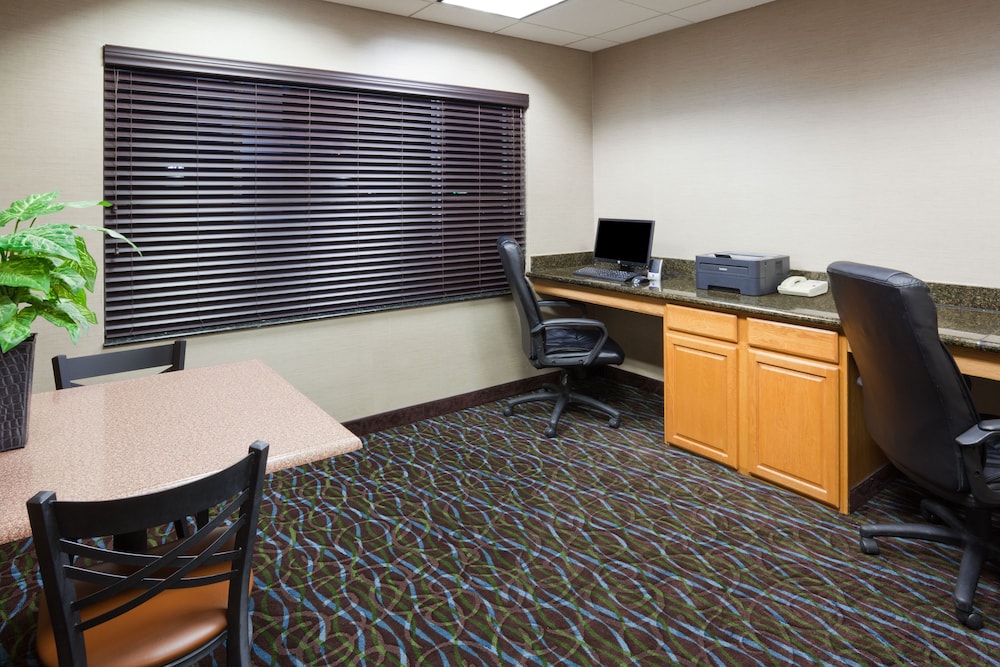 Holiday Inn Express & Suites Aberdeen by IHG - photo 24