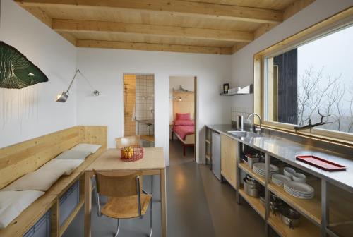 Veritas Beyond Glamping — hotel in Hostka