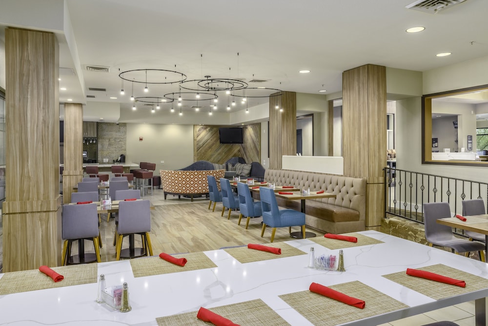 Hilton Garden Inn Phoenix Airport - photo 18