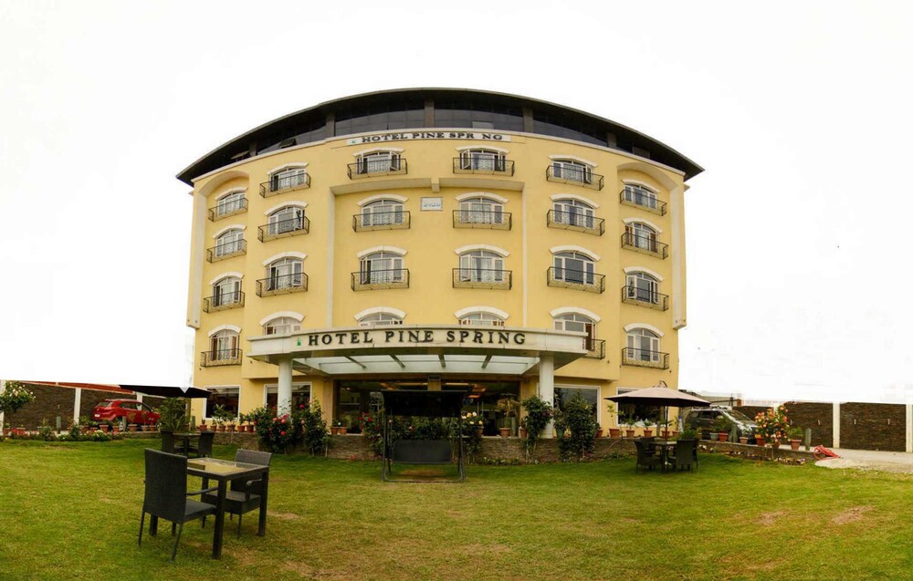 Hotel Pine Spring Wazir Bagh - carbon neutral hotel in Srinagar