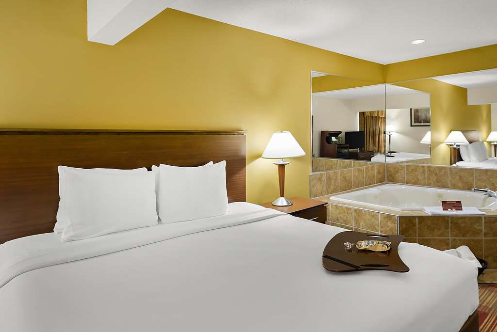 Best Western Lakewood Inn - photo 19