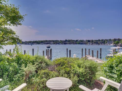 105 Edgewater Inn - photo 4