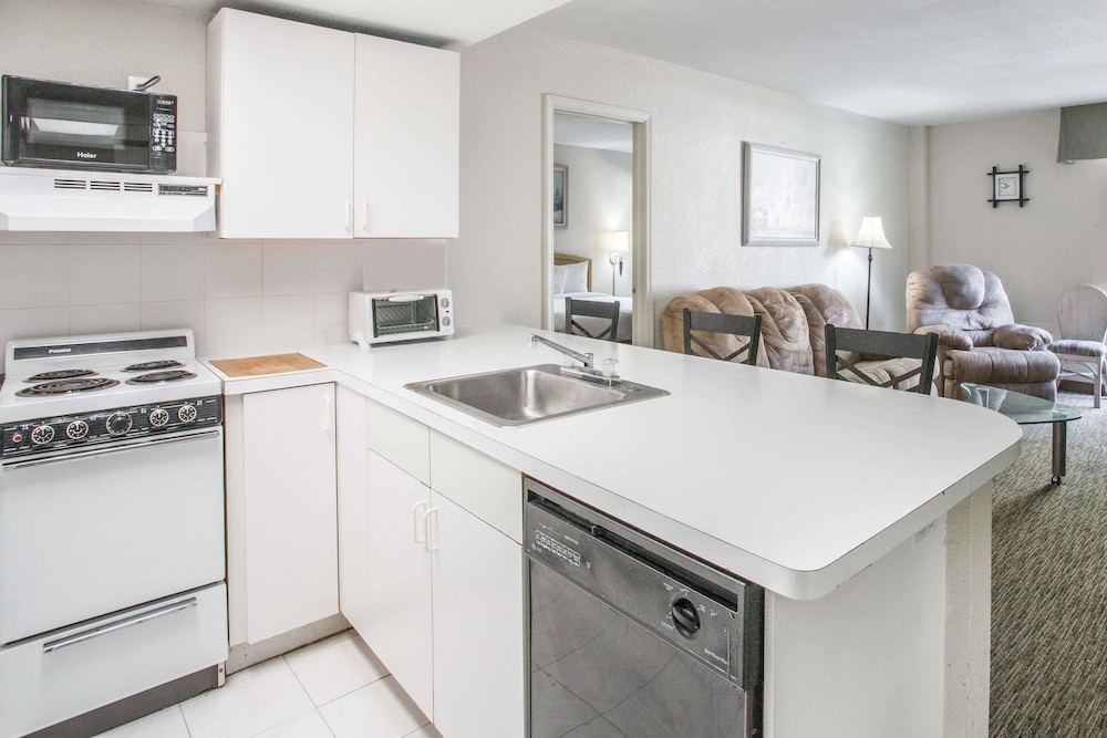 Days Hotel By Wyndham Peoria Glendale Area - photo 19