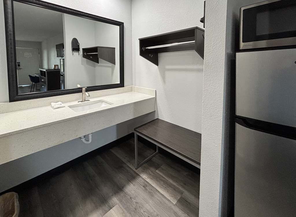 Americas Best Value Inn & Suites La Porte Houston - photo 16