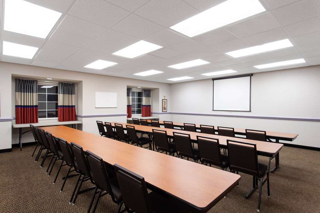Microtel Inn & Suites by Wyndham Lady Lake The Villages - photo 18