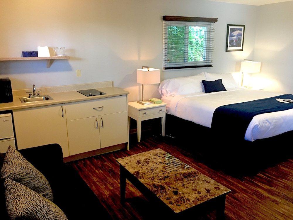 Shorewood Inn - photo 16