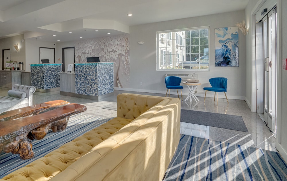 The Ashley Inn & Suites - photo 3