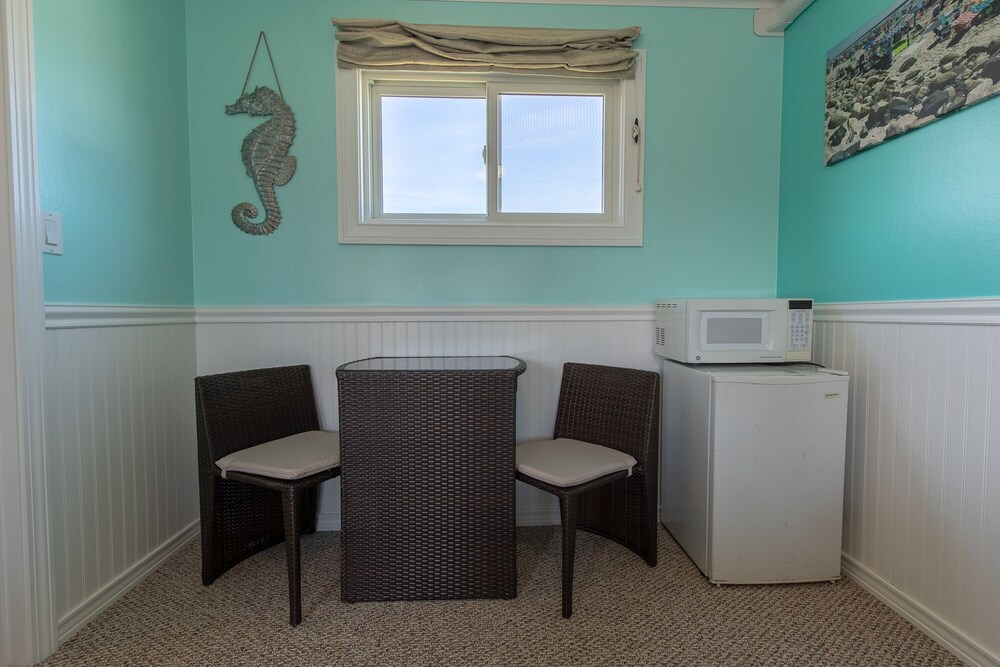 Footbridge Beach Motel - photo 85