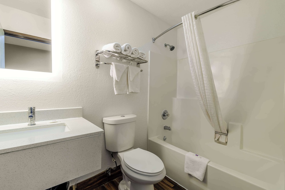 Days Inn & Suites by Wyndham Flagstaff Near University - photo 24