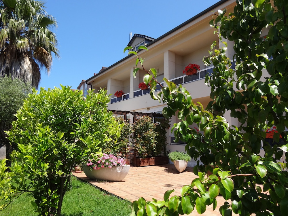 El Pescador - carbon neutral hotel in Oleiros